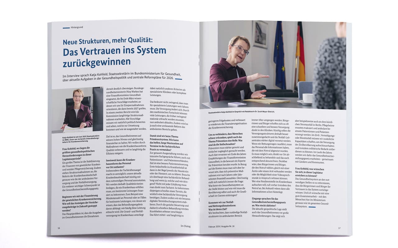 Abbildung Magazin "Im Dialog", aufgeklappt